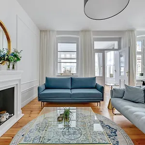 https://lion-apartments-tokio-100-m2-dla-8-os-w-centrum.sopothotels.com