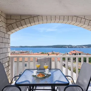 https://eva.hotels-in-trogir.com